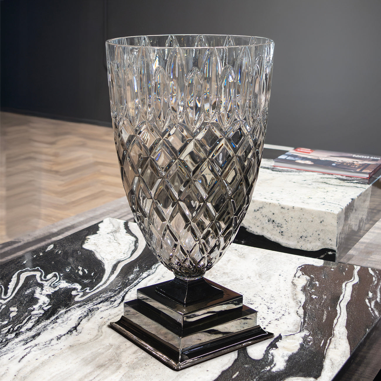 ROBERTO Giant Vase